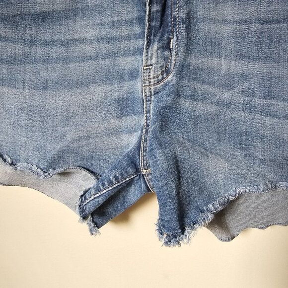EUC LEVI'S STRAUSS HIGH RISE SHORTS RAW HEM SIZE 12 - W31 - Picture 8 of 16
